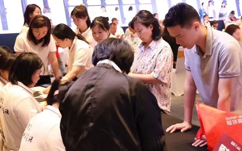 江門冠珠瓷磚合作推介會現場